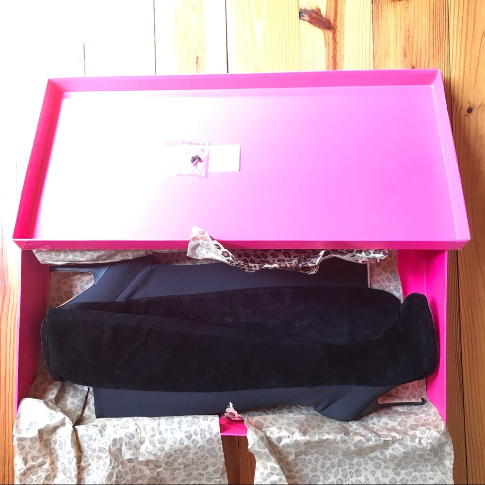 Betsey Johnson Black Knee-high Boots, EUC, 7.5 - Picture 14 of 16